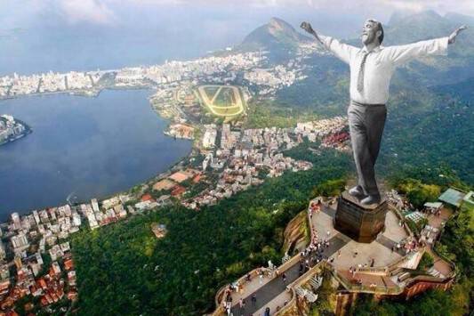 O Ζορμπάς &#8220;αντικατέστησε&#8221; το άγαλμα του Χριστού στο Ρίο &#8211; Μία από τις πιο εμπνευσμένες φωτογραφίες που αναρτήθηκε στο Facebook