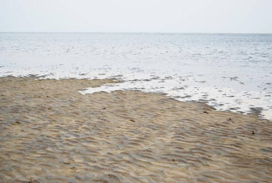 Ασυνήθιστη παραλία όπου η θάλασσα… εξαφανίζεται! [Εικόνες]
