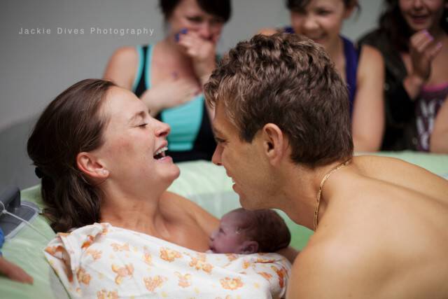 Γεννώντας στην αγκαλιά του άντρα της! 22 υπέροχες φωτογραφίες από την κορυφαία στιγμή της ζωής μιας γυναίκας