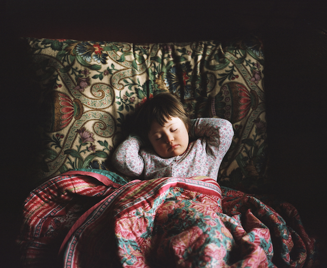 Πορτρέτα ενός κοριτσιού με σύνδρομο Down. Φωτογραφίες που θα σας πείσουν πως η ζωή είναι ένα θαύμα ανεξάρτητα από τις προσδοκίες μας…