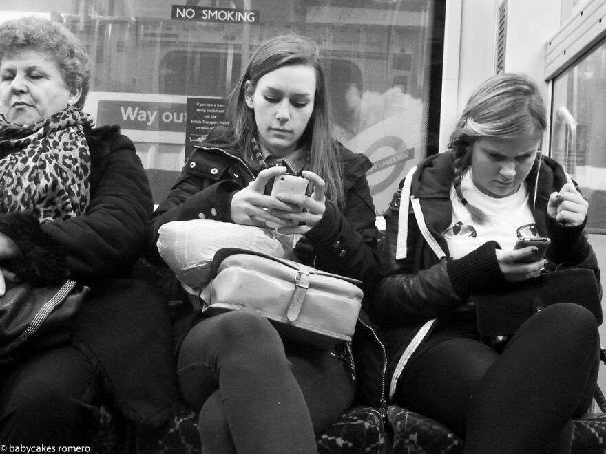 Η συζήτηση πέθανε με τα smartphones -Φωτογράφος «ξεγυμνώνει» την τεχνολογία [εικόνες]