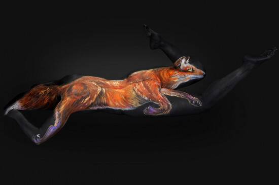 Καλλιτέχνης ζωγραφίζει ρεαλιστικά ζώα σε ανθρώπινα σώματα και πάει το body painting σε άλλο επίπεδο!