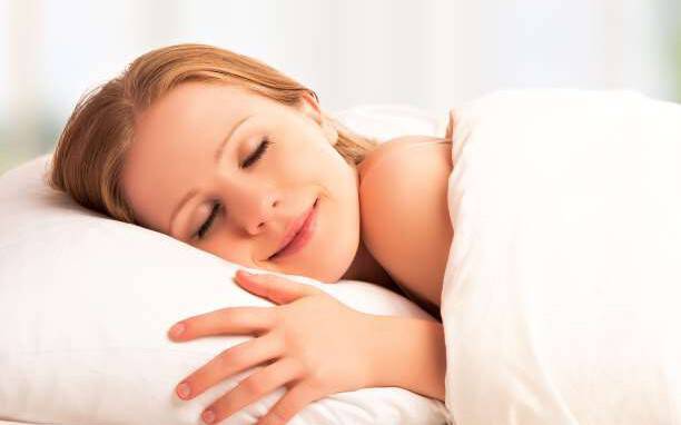 Γιατί είναι καλό να κοιμάστε γυμνοί