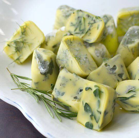 25ST herbs oliveoil 25 τρόποι να αποθηκεύετε τα τρόφιμα σας για να μην χαλάνε γρήγορα!