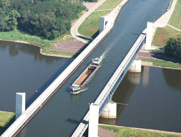 Τη μεγαλύτερη γέφυρα νερού στον κόσμο! Βρίσκεται στη Γερμανία, στην πόλη του Μαγδεμβούργου.