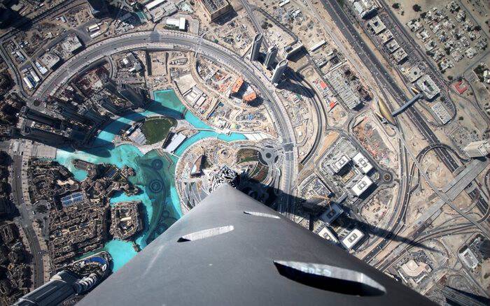 Η θέα από τον ουρανοξύστη BurjKhalifa. Πόσο ψηλά; 828 μέτρα ή 163 ορόφους..
